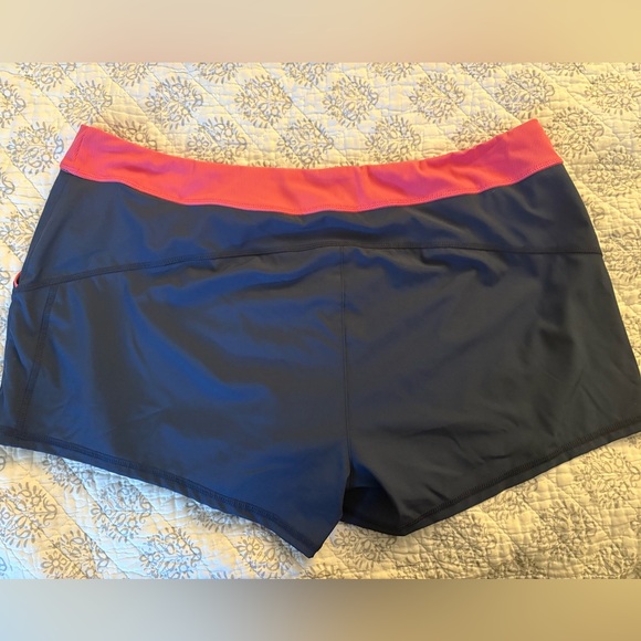 NWT Stylish Navy and Pink Tank Top one shoulder Swim suit and swim shorts - Picture 2 of 8